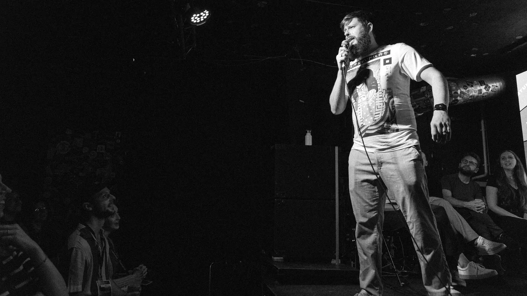 Iwo Wieczorek on stage with a microphone